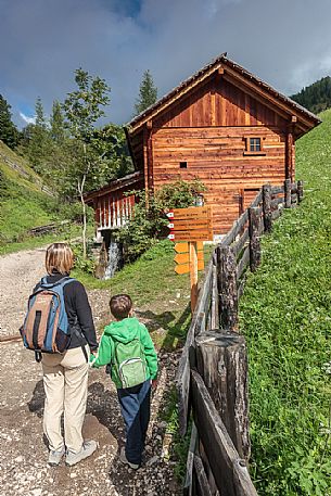 Mother and child visit the valle dei Mulini valley, Longiar, Badia valley, dolomites, South Tyrol, Italy, Europe