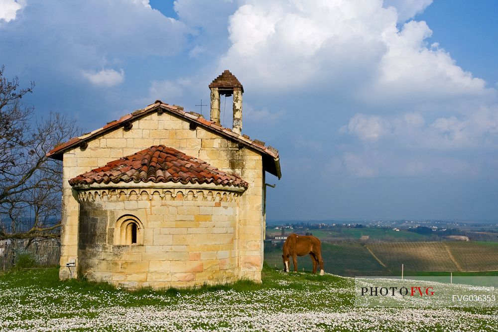 Little church in Moleto, Monferrato, Piemonte Region, Italy, Europe