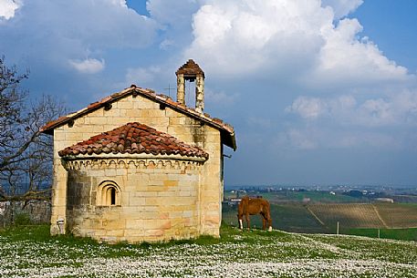 Little church in Moleto, Monferrato, Piemonte Region, Italy, Europe