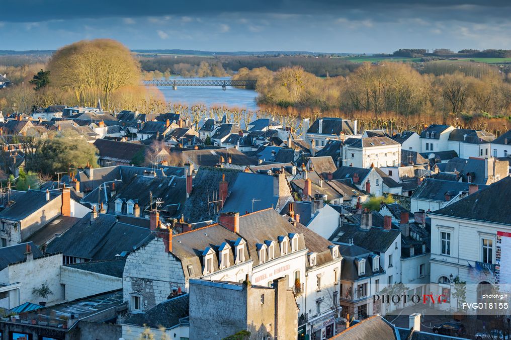 Chinon is maybe the most romantic and picturesque village of the Loire Valley, thanks to its ancient medieval streets and to its castle which dominates the river from above.