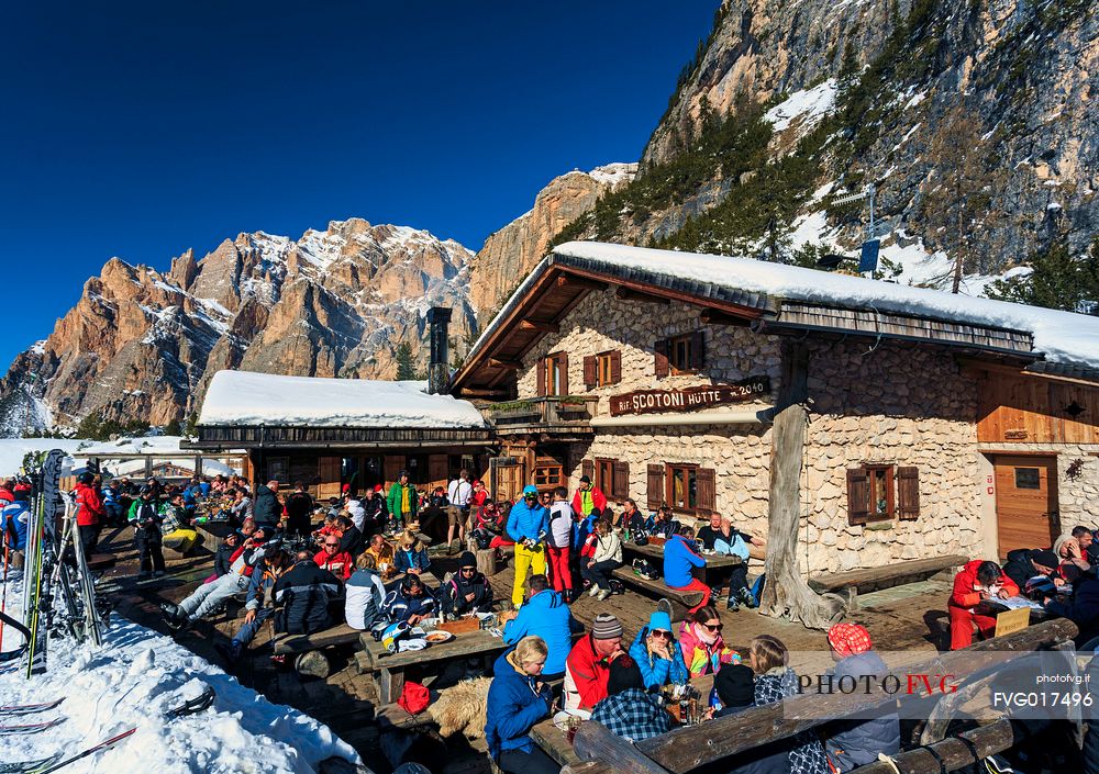 Along the ski slope Armentarola that from the Lagazuoi goes down in Badia valley  it's pleasant to take a break to the restaurant of Scotoni alpine hut