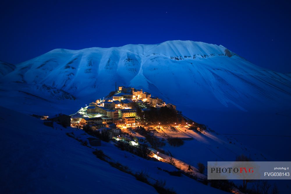 Castelluccio di Norcia and the Monte Vettore in the background by night., Monti Sibillini National park, Umbria, Italy, Europe