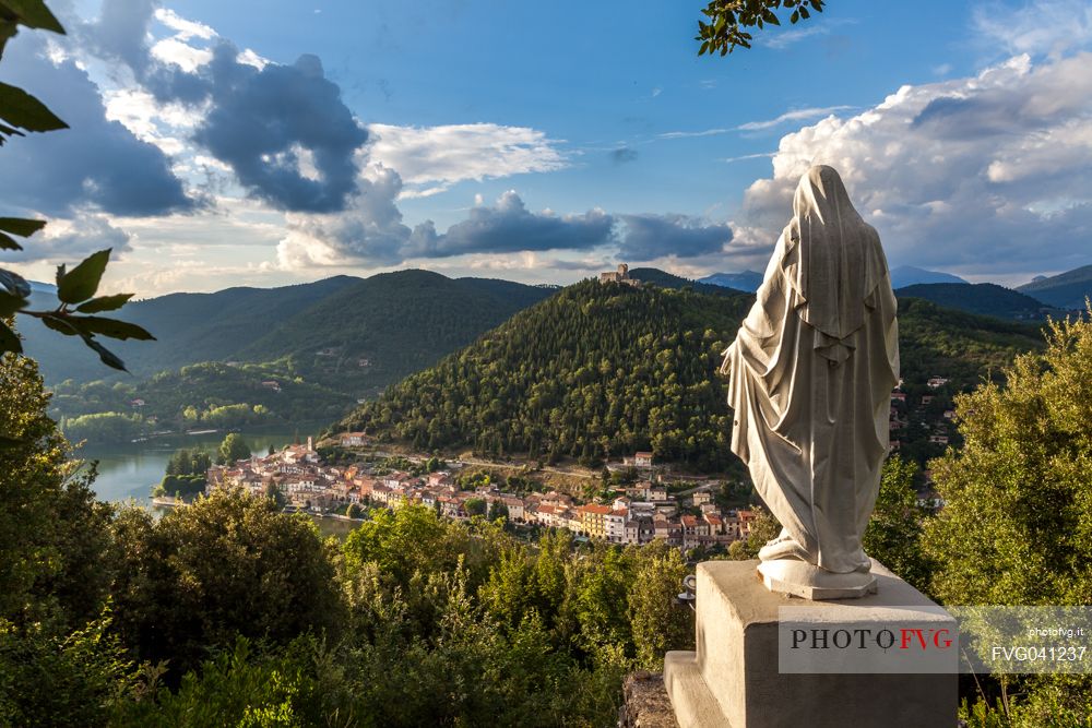 The lake and the village of Piediluco seen from the top of Mount Capeno, called the mountain of the echo, Umbria, Italy, Europe