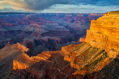 Last light before sunset on Grand Canyon rocks