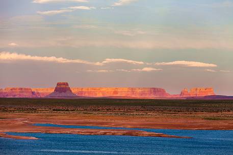 Last sun on the rocks around lake Powell, an artificial reservoir created by the Glen Canyon Dam on Colorado river.