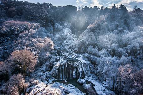 The Marmore waterfall in winter, surrounded by woods with ice and galaverna
The Marmore waterfall in winter, surrounded by woods with ice and galaverna