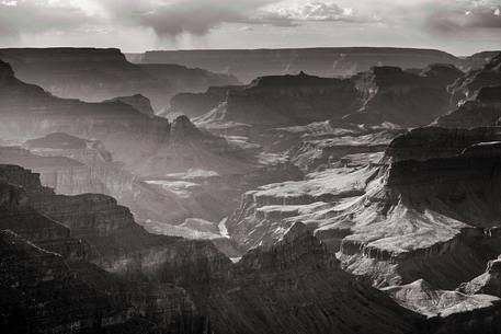 Lights and shadows in the evening at Grand Canyon 