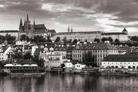 Prague, view across Vltava River and Charles Bridge towards Hradcany Castle and St. Vitus Cathedral at dusk
Prague, view across Vltava River and Charles Bridge towards Hradcany Castle and St. Vitus Cathedral at dusk