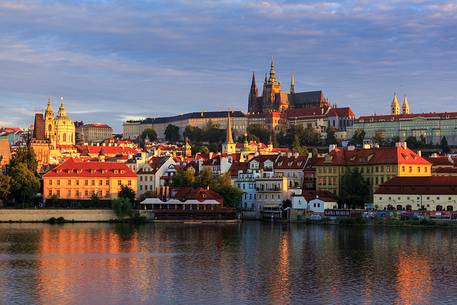 Prague, view across Vltava River and Charles Bridge towards Hradcany Castle and St. Vitus Cathedral at sunrise
Prague, view across Vltava River and Charles Bridge towards Hradcany Castle and St. Vitus Cathedral at sunrise