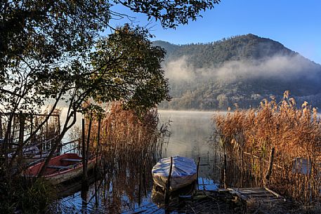 The Piediluco lake on an autumn morning with the fog rising from the water, Umbria, Italy, Europe