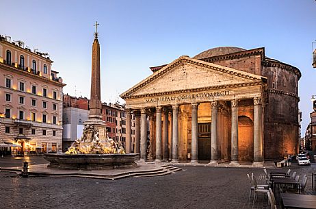 Roma: Pantheon at dawn