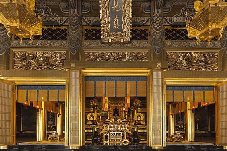 Nishi Hongan-ji Temple glittering altar, Kyoto, Japan Nishi Hongan-ji Temple glittering altar, Kyoto, Japan