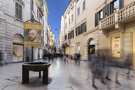 Viale Mazzini: the most important shopping street in Verona