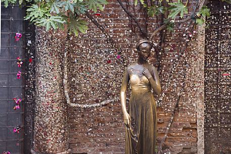 The statue of Juliet in her historical house