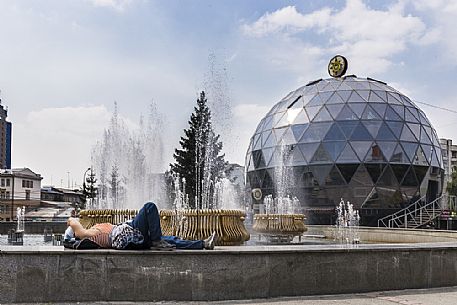 A woman resting in front of the Travelers's Coffee of Novosibirsk.