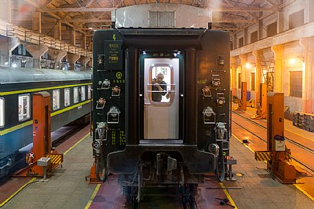 The change of the carts before entering China because of the different gage of chinese rails The change of the carts before entering China because of the different gage of chinese rails