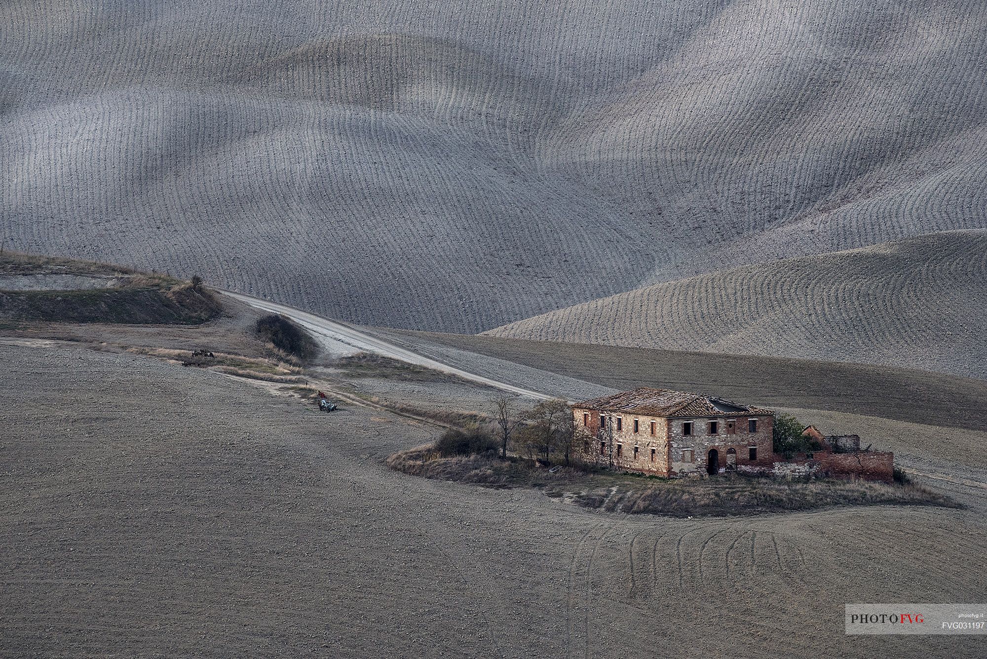 Abandoned farmhouse in Val d'Orcia, Tuscany, Italy