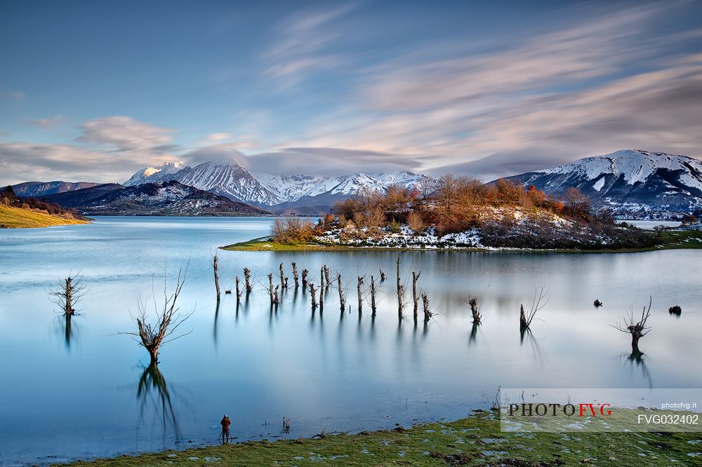 Waiting for the sunset, the Campotosto lake offers breathtaking scenery, Gran Sasso and monti della Laga national park, Abruzzo, Italy