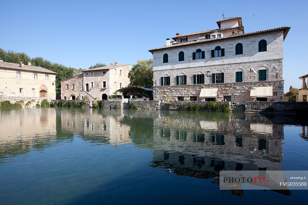 The ancient bathroom with the tub in the main square, the free baths of Bagno Vignoni in the Parco dei Mulini and the thermal baths, Tuscany, Orcia Valley, Italy, Europe