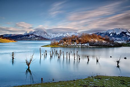 Waiting for the sunset, the Campotosto lake offers breathtaking scenery, Gran Sasso and monti della Laga national park, Abruzzo, Italy