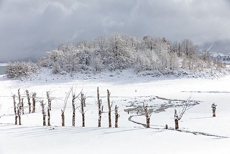 Frozen lake of Campotosto in the Gran Sasso and Monti della Laga national park, Abruzzo, Italy