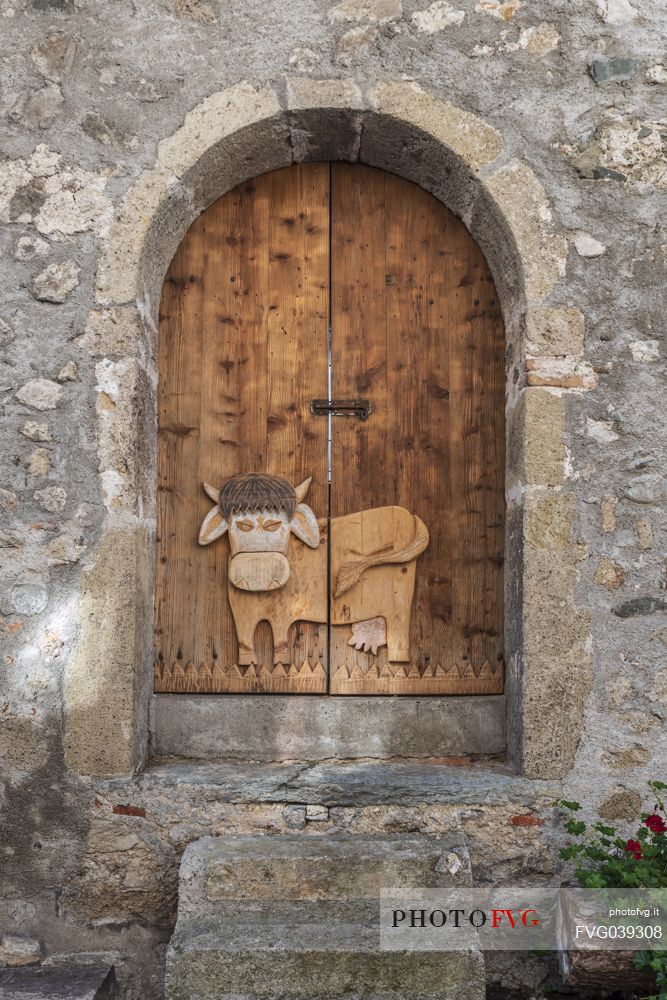 Wooden entrance gate, Folk art, Illegio, Friuli Venezia Giulia, Italy, Europe