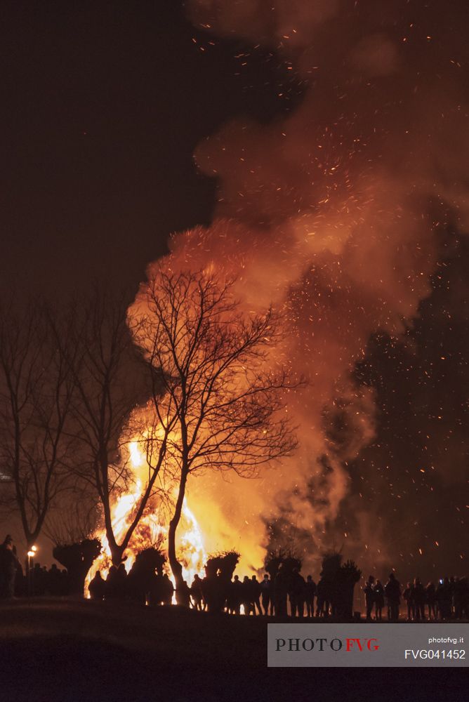 Ancient tradition of Epiphany fires in Friuli, Pignarul of Montegnacco, Cassacco, Friuli Venezia Giulia, Italy, Europe