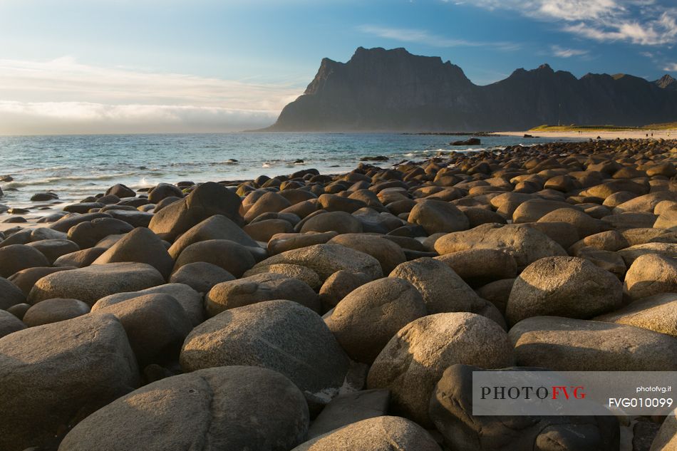 The Sunset on the beach of rounded rocks Utaklein