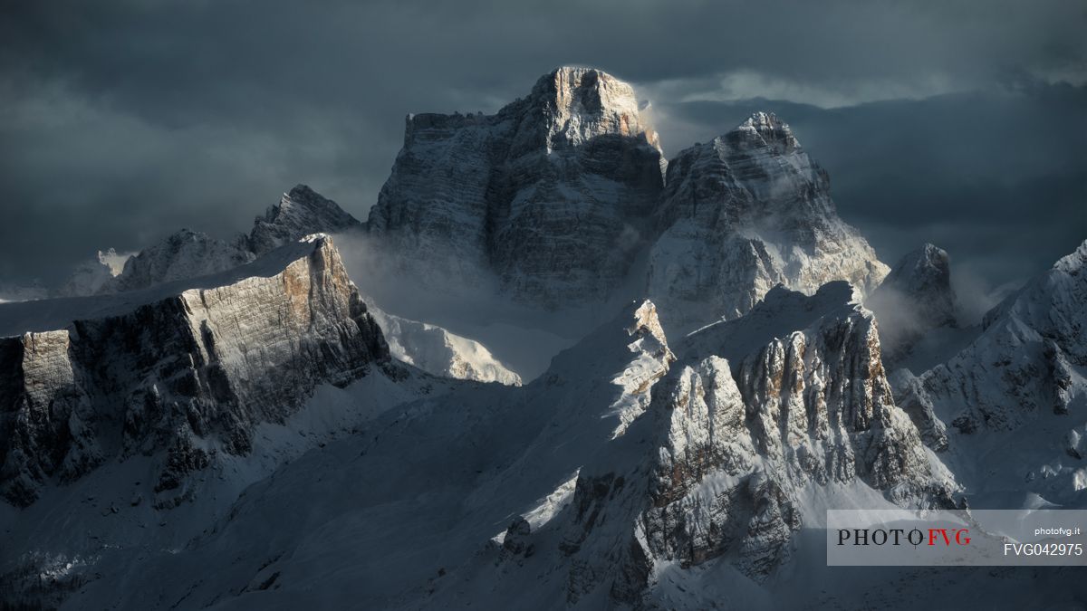 Overview of the Pelmo, Averau, Nuvolau and Lastoi de Formin mountains illuminated by the sun after a heavy snowfall, view from the Lagazuoi refuge, Falzarego pass, dolomites, Cortina d'Ampezzo, Italy, Europe