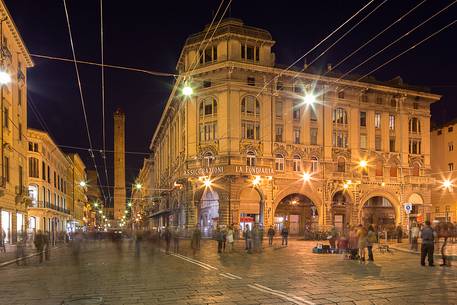 A night view of Rizzoli street, Re Enzo square and two towers (Asinelli and Garisenda)