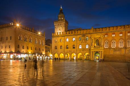 A view of Maggiore square and d'Accursio palace after the dusk