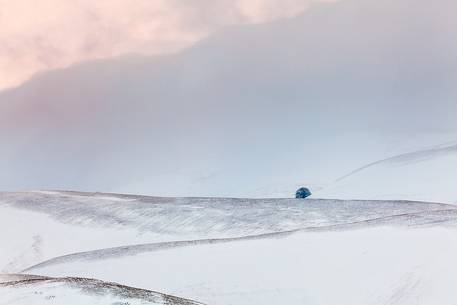 Graphisms of Piano Grande's hills after a snowfall during the sunrise