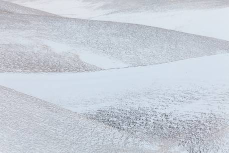 Graphisms of Piano Grande's hills after a snowfall