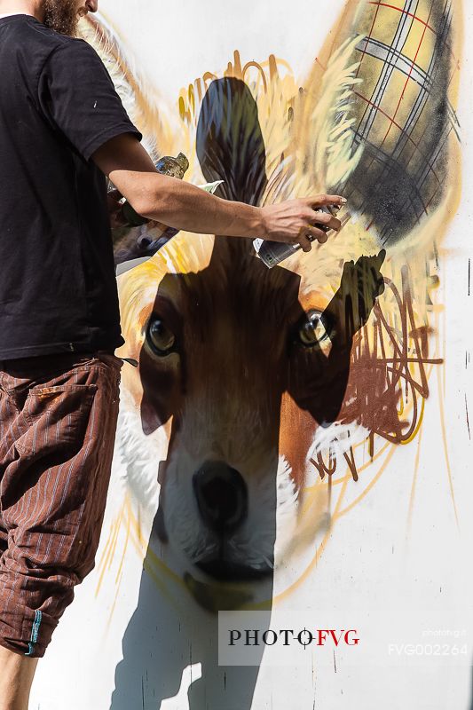 Street art artists Louis Masai at work 