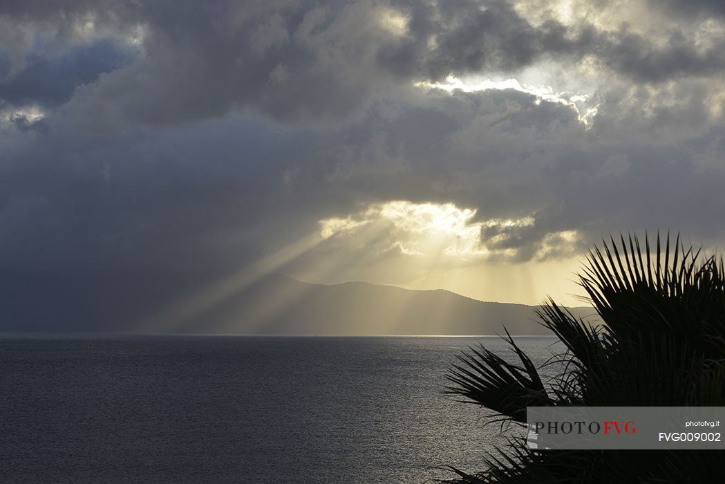 Sunrise on a cloudy day in the Gulf of Kissamos