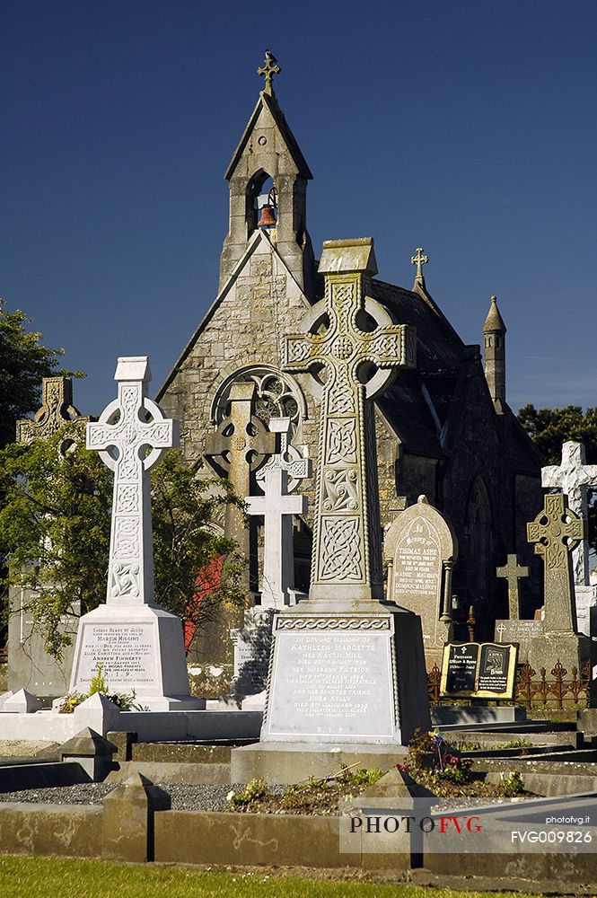 Bohermore Chapel and cemetery near Galway