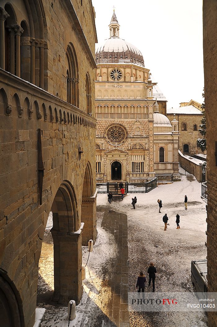 Bergamo upper city: Cappella Colleoni and Palazzo della ragione (right) in Padre Reginaldo Giuliani square