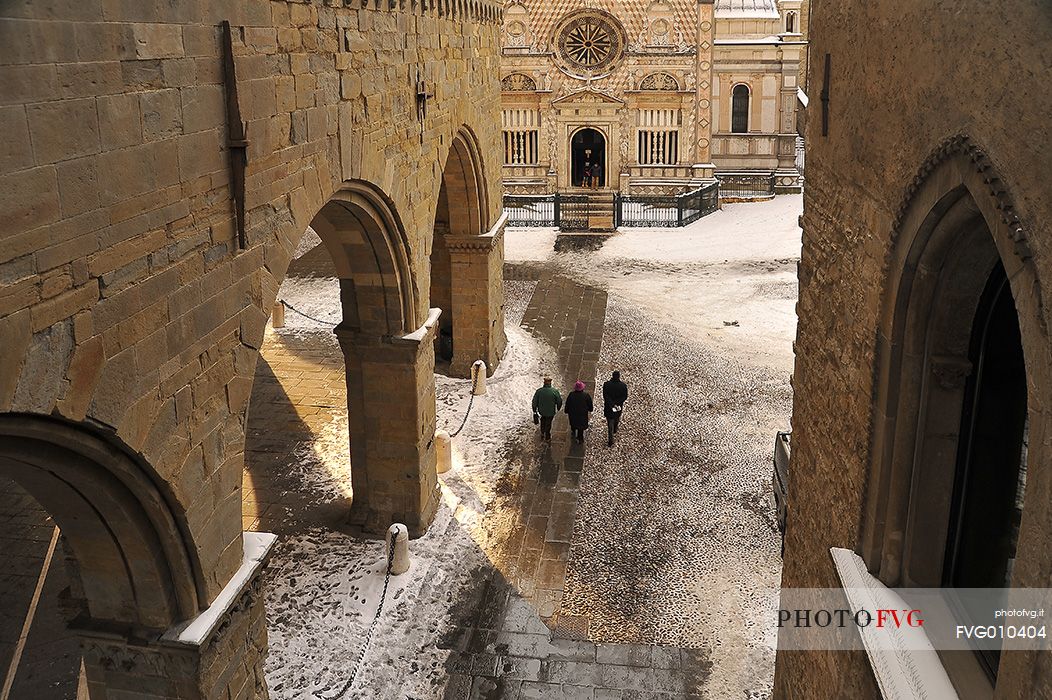 Bergamo upper city: Cappella Colleoni and Palazzo della ragione (right) in Padre Reginaldo Giuliani square