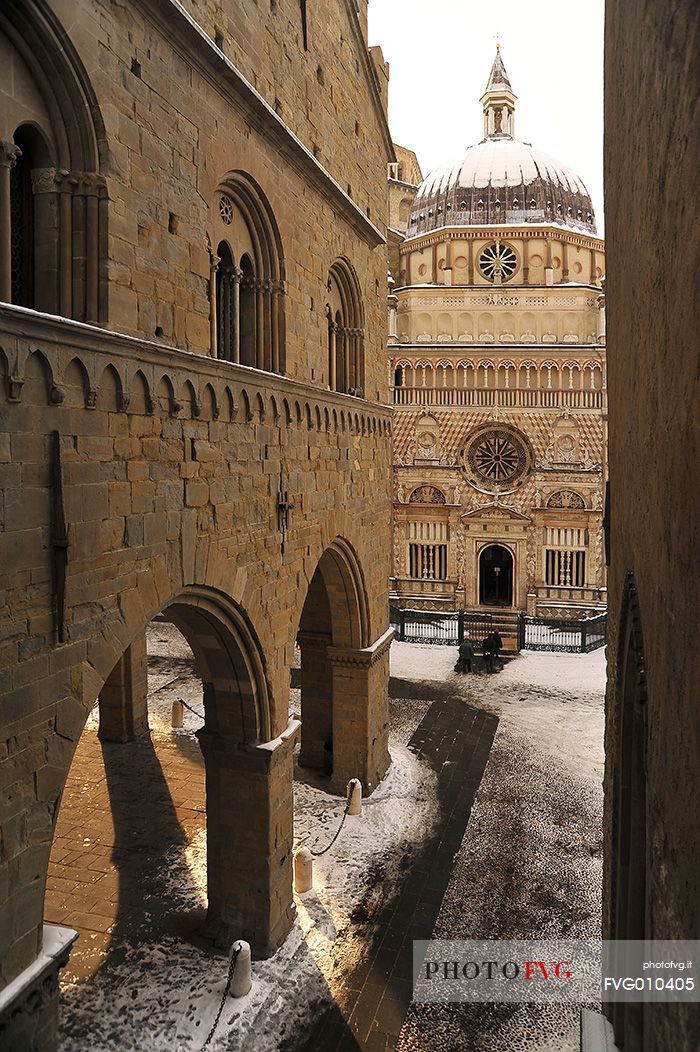 Bergamo upper city: Cappella Colleoni and Palazzo della ragione (right) in Padre Reginaldo Giuliani square