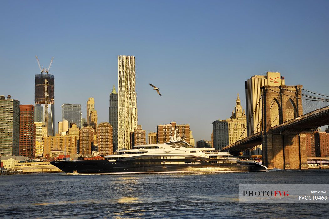 Manhattan skyline and Brooklyn Bridge in the morning