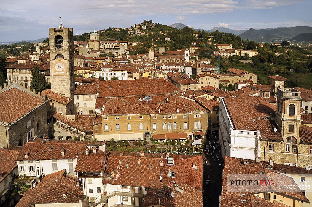 The center of the upper city and the surrounding hills - view from Torre del Gombito