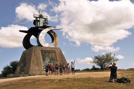 Way of St.James - Pilgrims on the Monte do Gozo