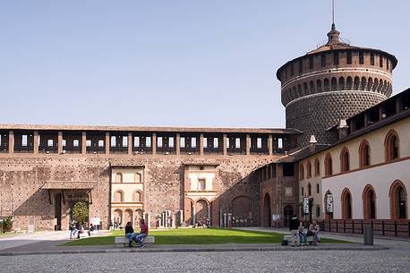 Fountain and Filarete Tower of the Sforza Castle