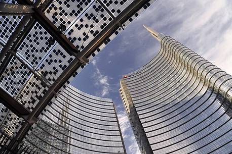 Unicredit Tower is the tallest building in Italy (231m)