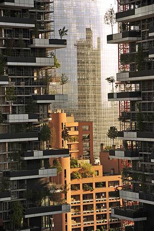 Vertical Forest, a pair of residential Towers (111 and 78 m.) in the Porta Nuova district of Milan