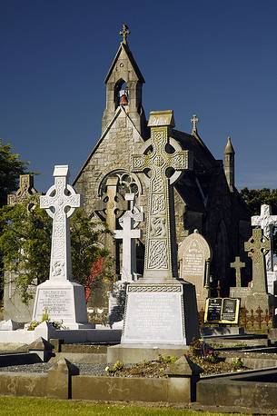 Bohermore Chapel and cemetery near Galway