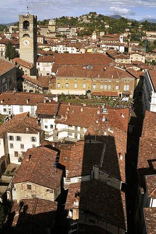 The center of the upper city and the surrounding hills - view from Torre del Gombito The center of the upper city and the surrounding hills - view from Torre del Gombito