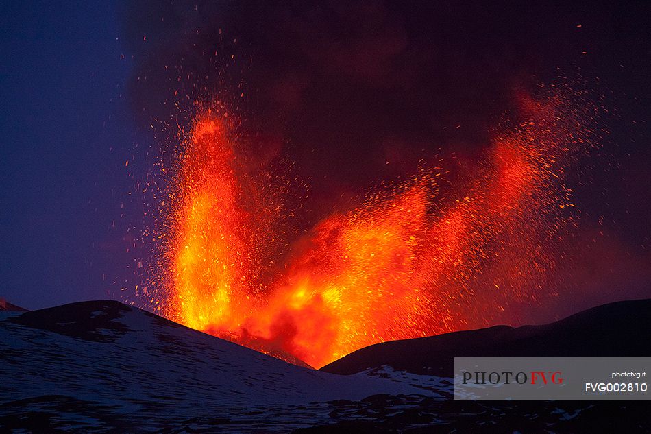 13th paroxysmn event of 2013 photographed from Monte Nero