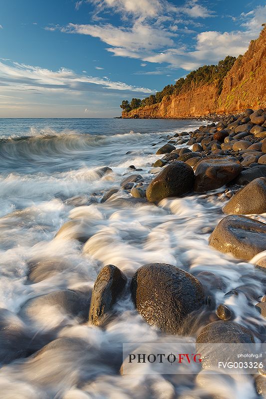 Stones in the waves, Praiola bay