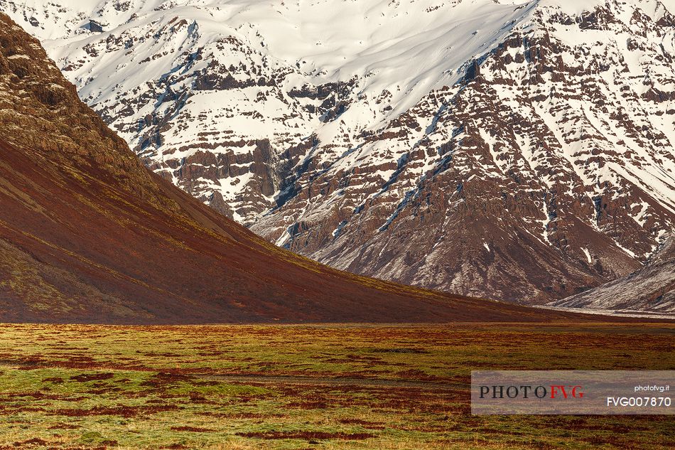 Mountain detail along jvegur